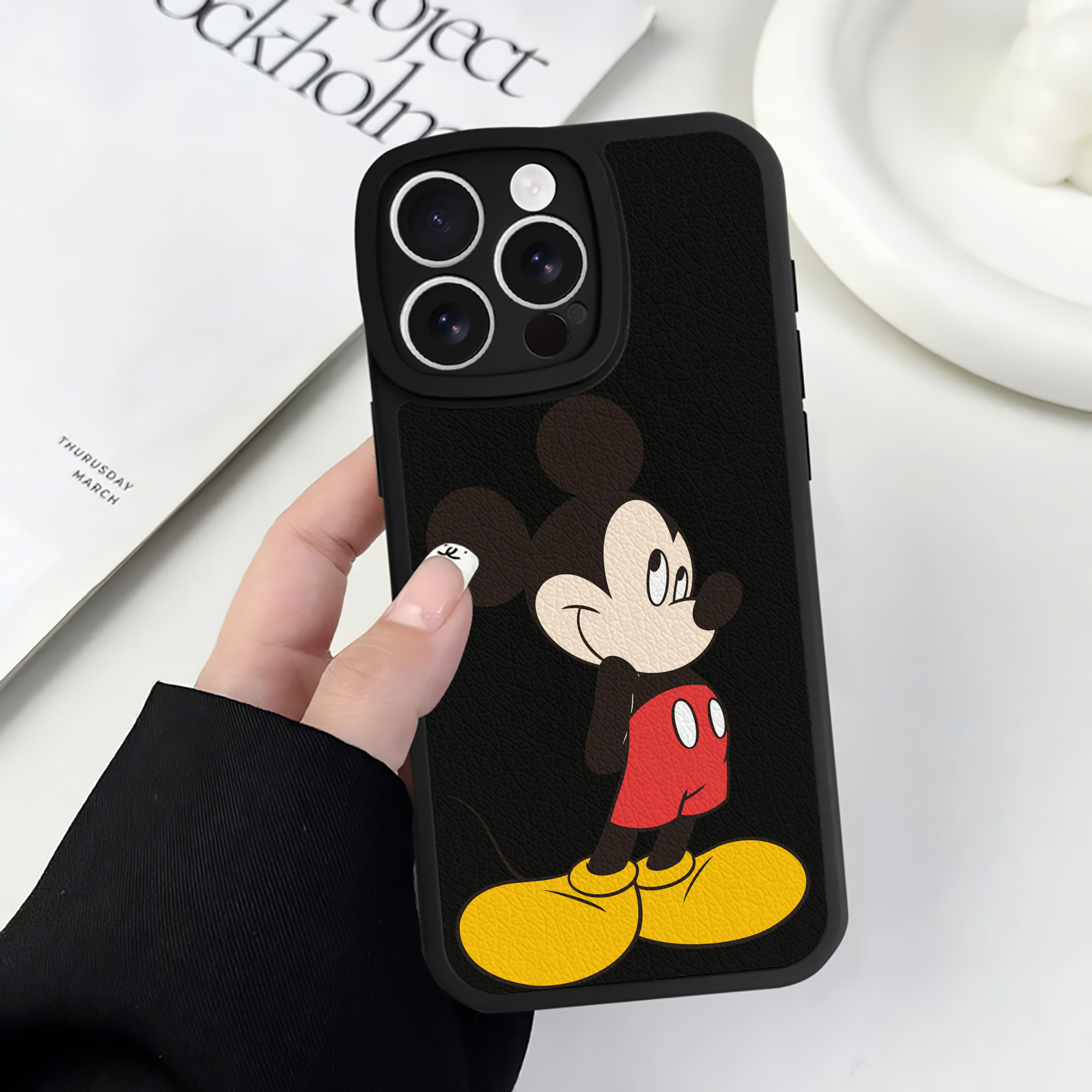 （画像用） ミッキーマウス Mickey Mouse 【iPhone 16シリーズ対応】シリコンスマホケース（レザー調） 材質：シリコン